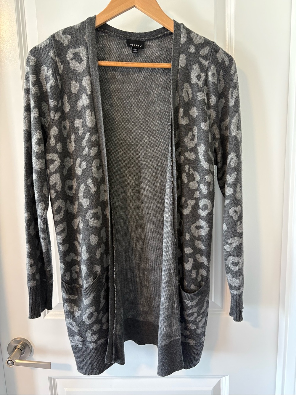 Torrid Gray Leopard Print Open Front Cardigan Brand Size 00/ US M